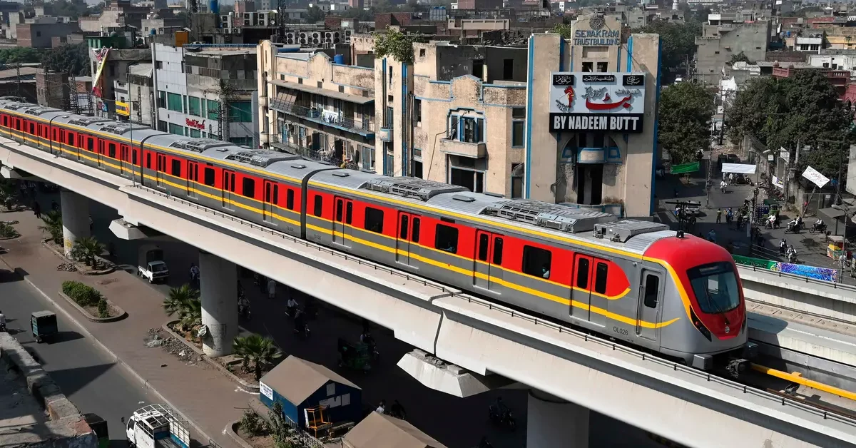 ORANG ETRAIN