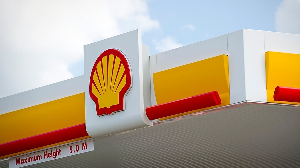 Logo of shell on a service station