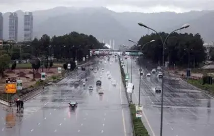 Rain in Islamabad – cars driving on a wet road with Margalla Hills in the background during monsoon season