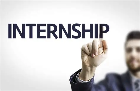 A businessman in a suit pointing at the word “INTERNSHIP” on a transparent screen, symbolizing career opportunities and training programs.