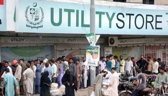 “Closure of Utility Stores Corporation in Pakistan after ECC approval, showing shuttered outlets, employees collecting belongings, and trucks loading flour, sugar, and cooking oil as part of the government’s subsidy shift to BISP.”