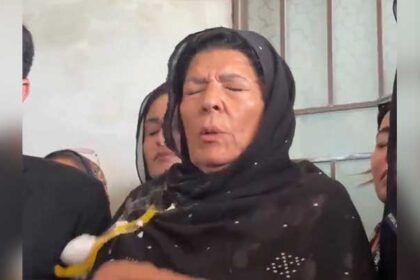 “Aleema Khan attacked with eggs outside Adiala Jail after Toshakhana case hearing in Rawalpindi as PTI workers protest.”