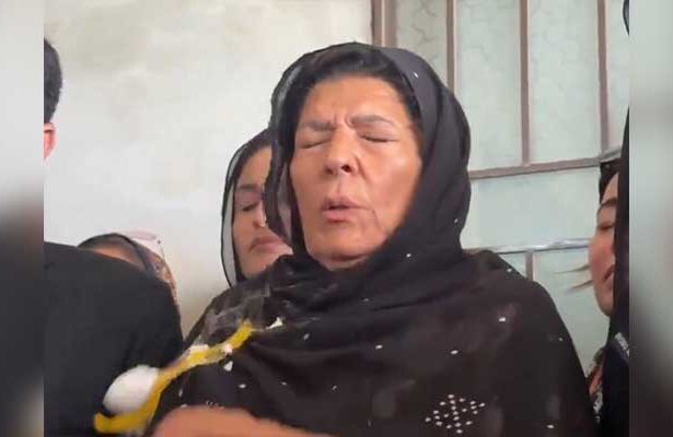 “Aleema Khan attacked with eggs outside Adiala Jail after Toshakhana case hearing in Rawalpindi as PTI workers protest.”