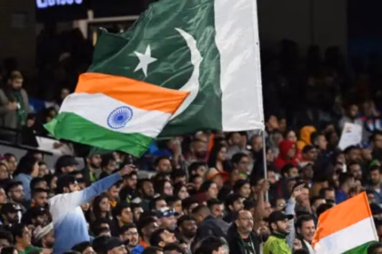 Crowd enjoying Pakistan vs India match live in Dubai